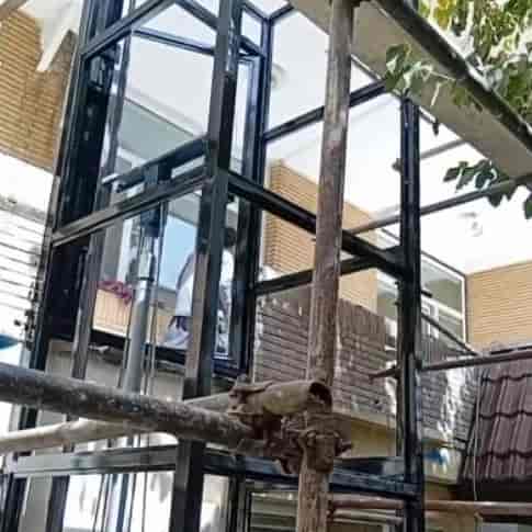 Hydraulic lift lift with secured glass cover inside the yard